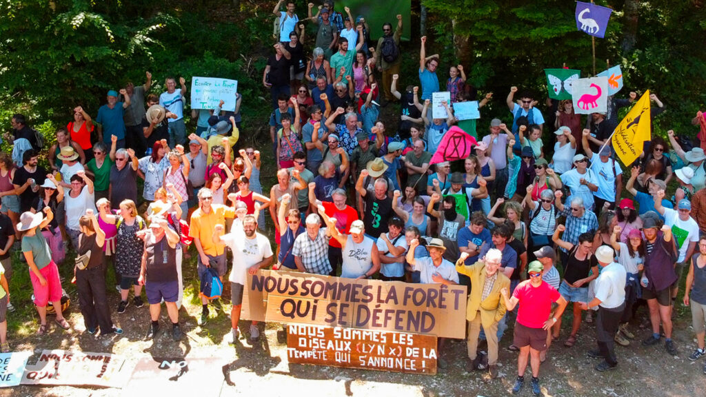 Manifestation réunissant chasseurs et écologistes.